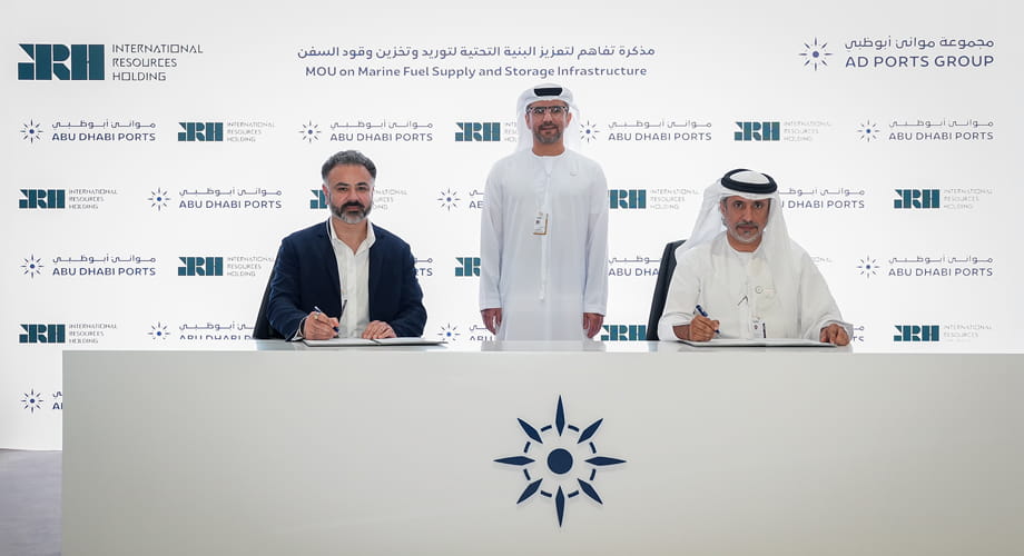 مجموعة موانئ أبوظبي و"آي آر إتش جلوبال تريدينج" توقعان مذكرة تفاهم لتعزيز خدمات ‏تزويد السفن بالوقود ودعم استخدام الوقود البحري البديل في ميناء خليفة