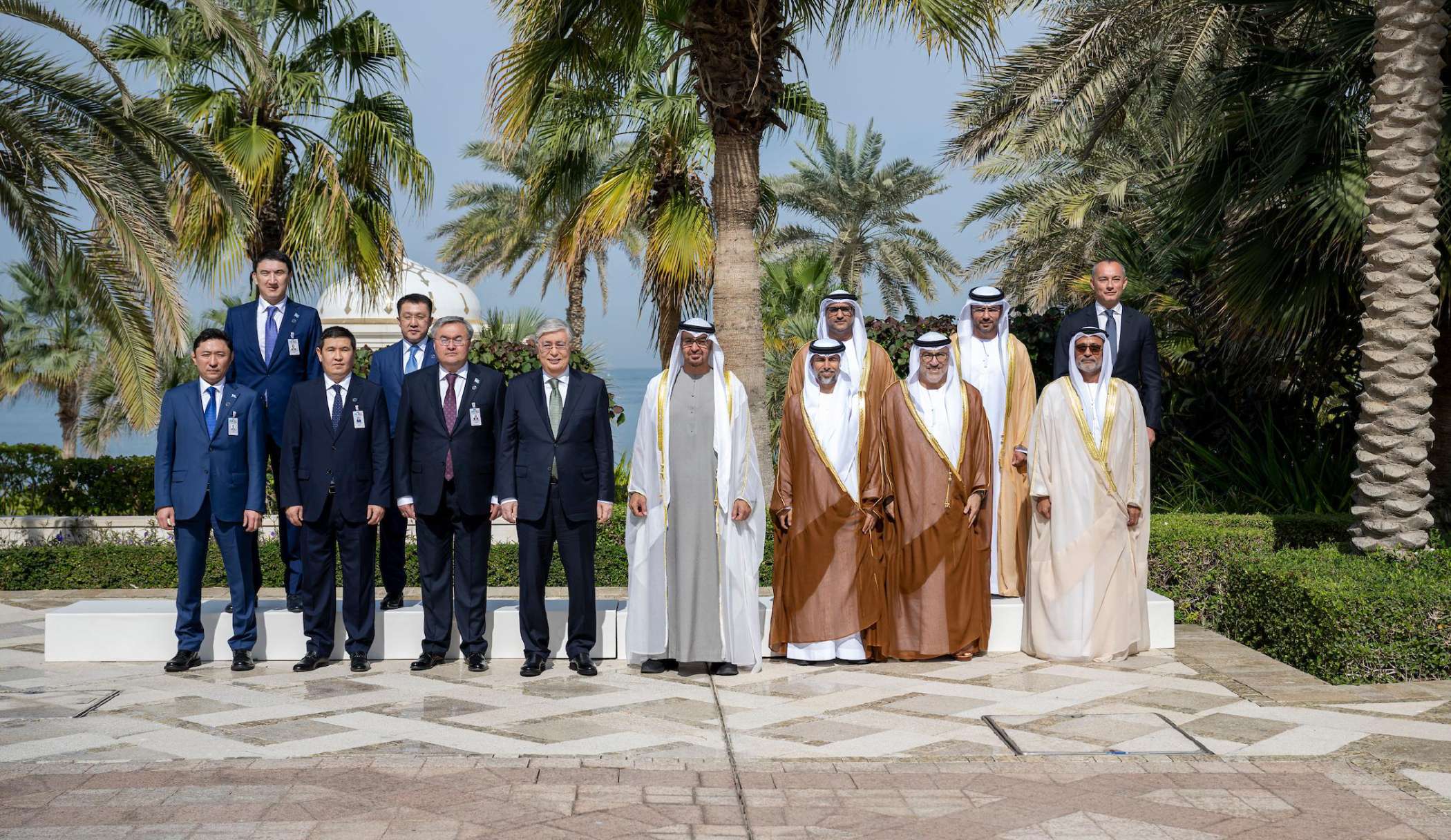 الوطنية للنفط ("كاز موناي غاز") ووزارة الصناعة وتطوير البنية التحتية في كازاخستان 