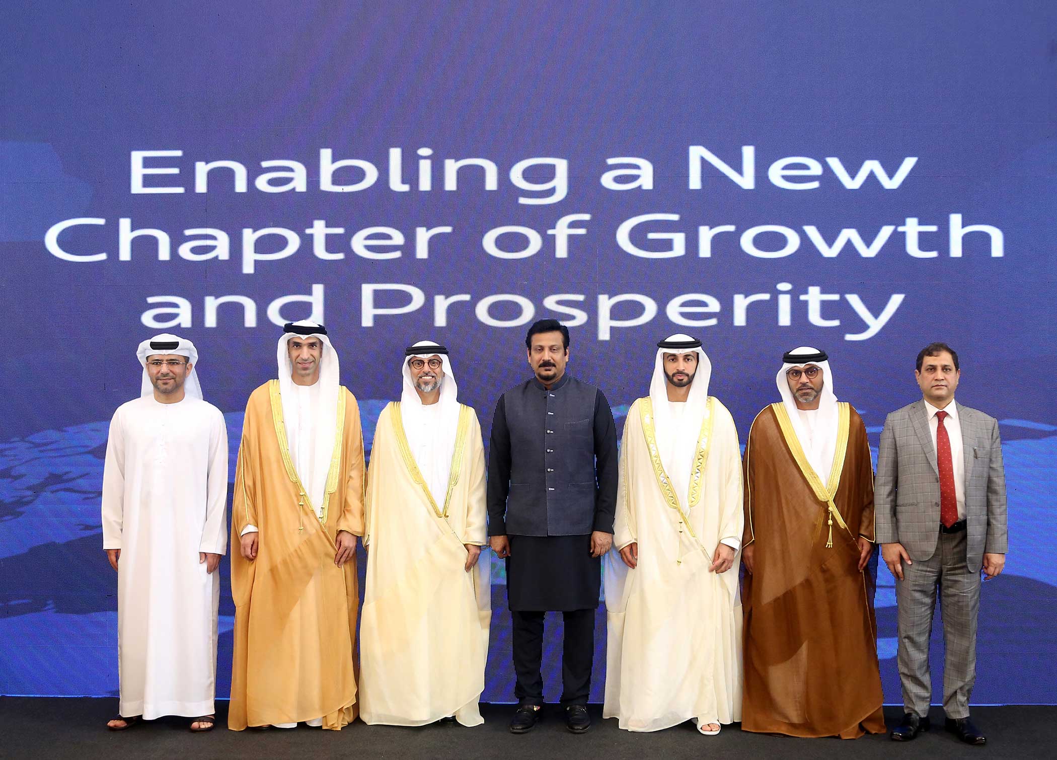 مجموعة موانئ أبوظبي تبرم اتفاقية امتياز لمدة 50 عاماً مع صندق ميناء كراتشي لتطوير محطة حاويات