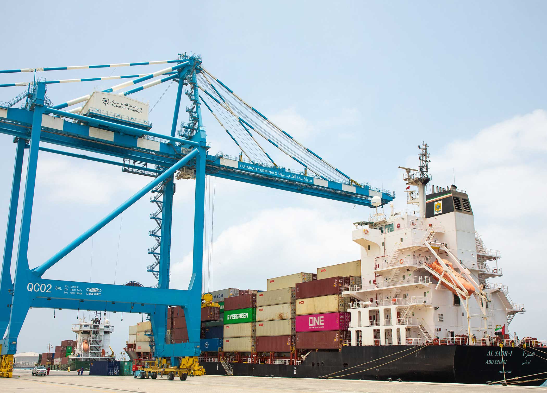 مرافئ الفجيرة تقوم بمناولة ثلاثة توربينات عاملة بالغاز خاصة بمشروع محطة الفجيرة "إف 3" لتوليد الطاقة الكهربائية