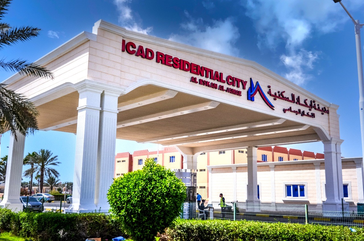 مجموعة موانئ أبوظبي تعلن دمج كيزاد للمجمعات وشركة الإسكان الجماعي