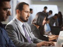 الاتصال بقسم علاقات المستثمرين